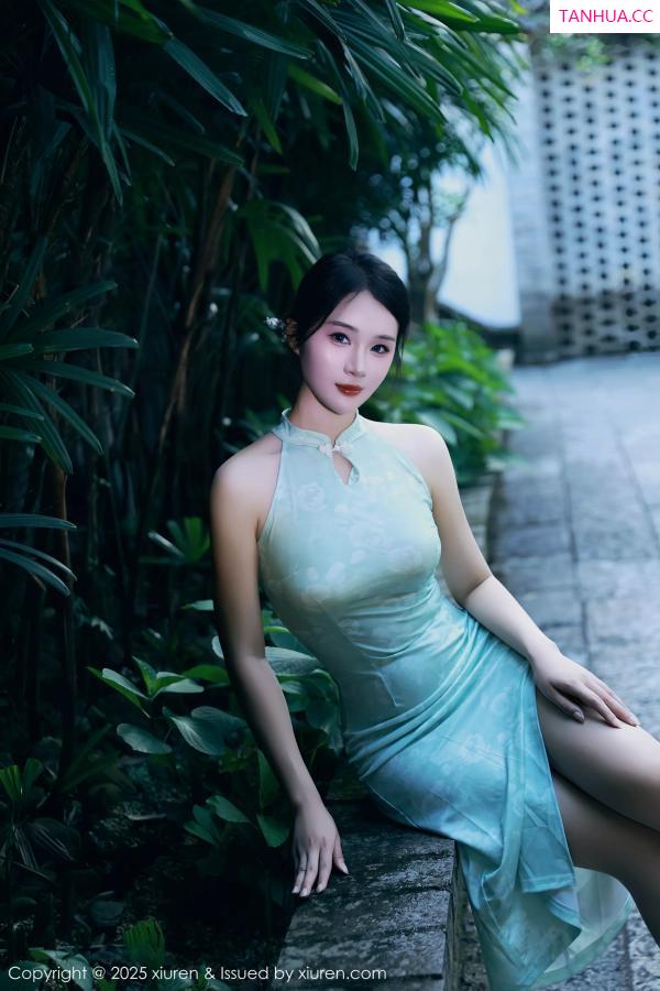   [XiuRen]高清写真图 2025.07.11 No.10538 南乔 绿色旗袍第18张图片